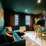 The Emerald Suite By Margate Suites